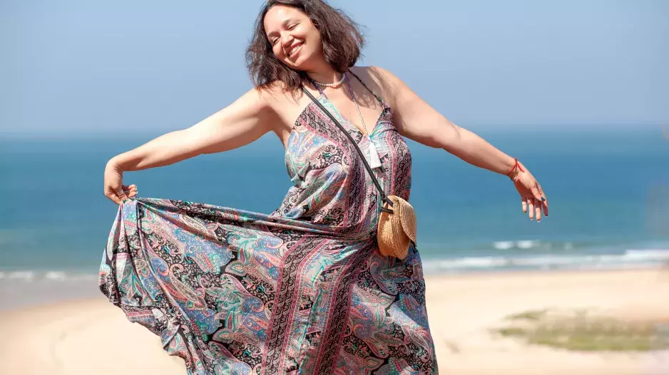 I plnější tvary můžete obléci do svůdnosti: 5 typů šatů, které vás udělají štíhlejší, i když jste boubelka 