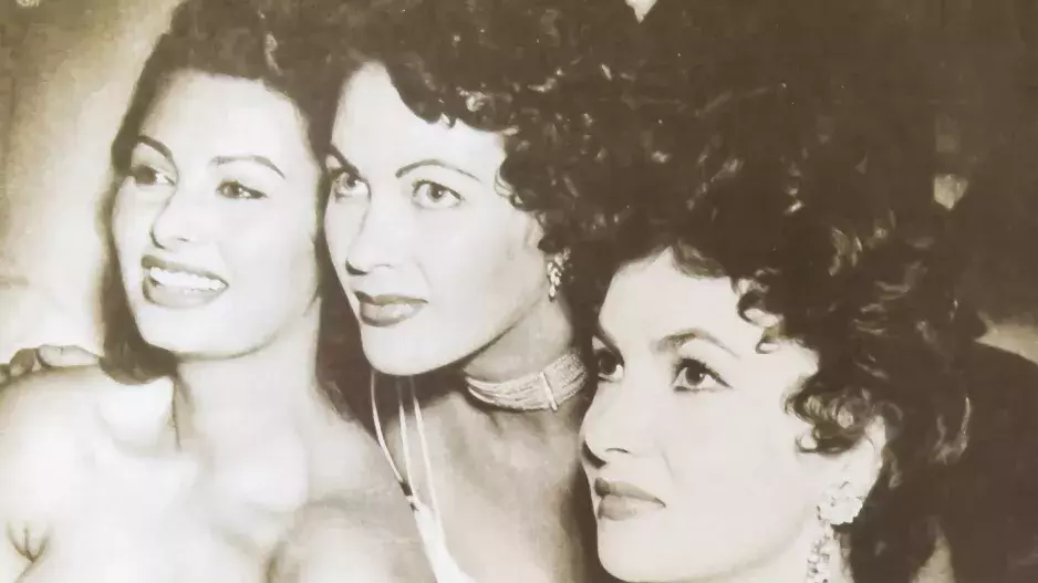 Kvíz: Dokážete rozklíčovat nejslavnější herečky podle rysů tváře? Poznejte krásky stříbrného plátna podle fotek z mládí 