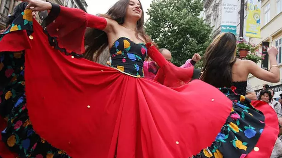 Co se skrývá za přísně uzavřenou komunitou Olašských Romů: Svatby ve věku 15 let i povolená nevěra