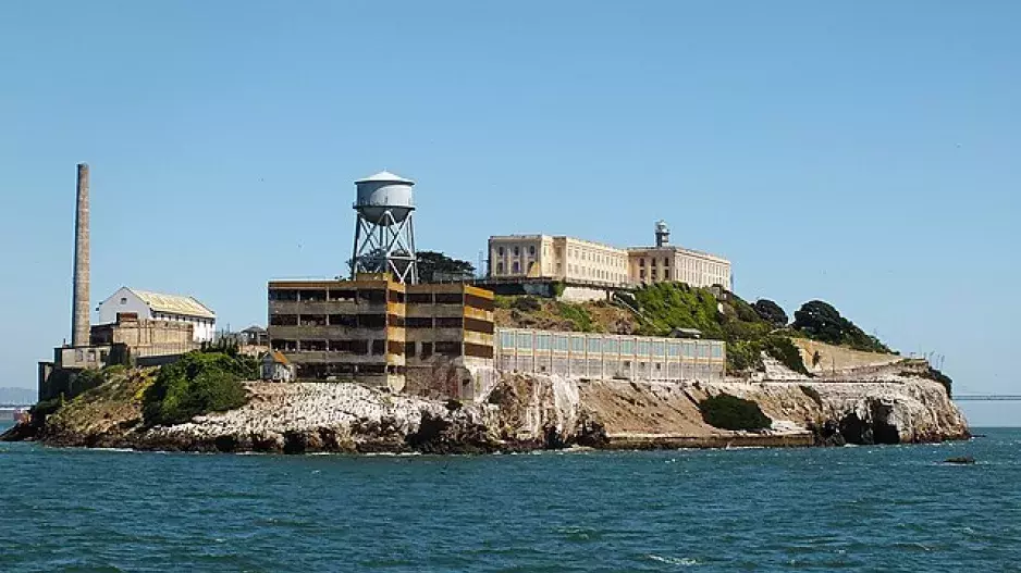 Věznice Alcatraz: Trest si zde odseděli světoznámí gangsteři, v díře strašil muž se zářícíma očima