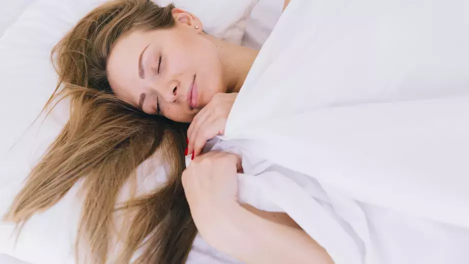 Na co je dobré zlaté mléko: Prastarý elixír mládí, který pochází z ajurvédy, vám pomůže usnout, celkově zklidní a zlepší zdraví