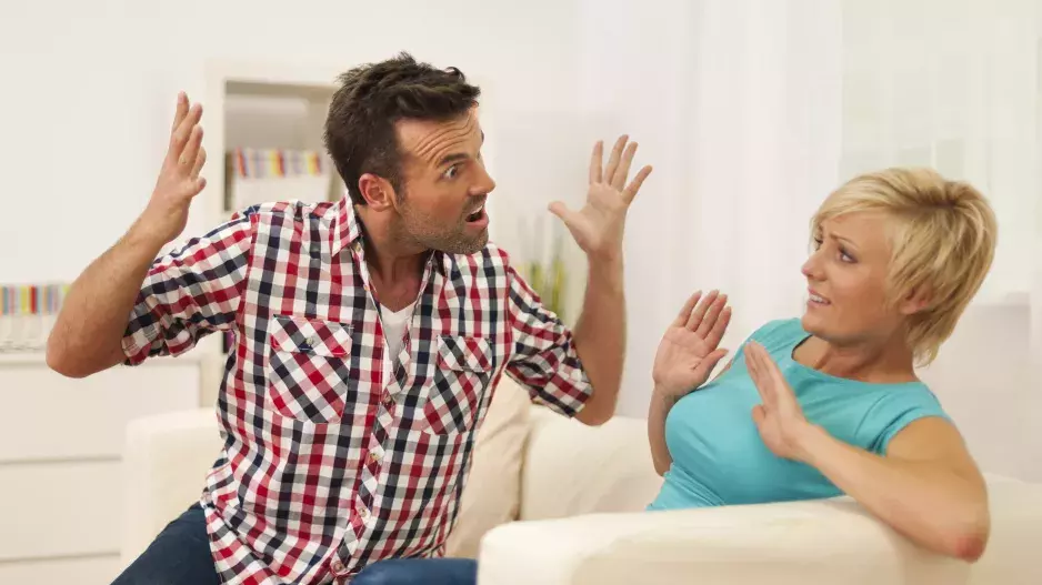 “Ondřeji, všude ses mi vysmíval, že jsem hloupá, ale hloupý jsi teď akorát ty,” píše Elena. Přítel ji neustále shazoval, Elena od něj odchází