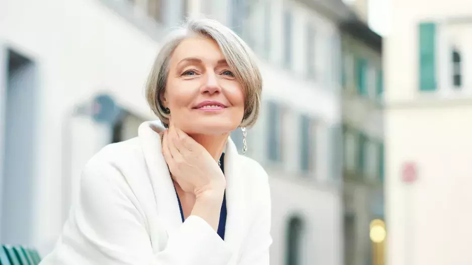 Kadeřníci radí, jakým barvám vlasů by se ženy nad 50 let měly vyhnout: Tyto odstíny vás udělají starší