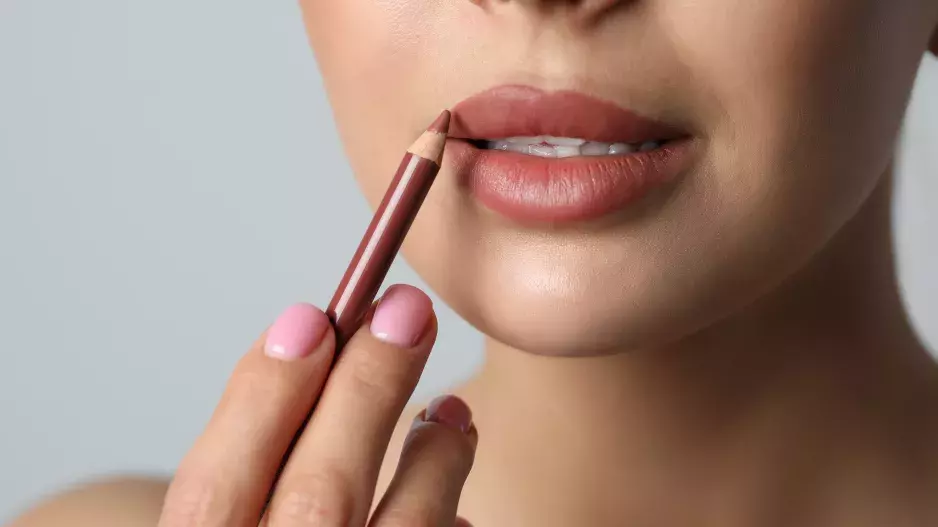 Nejkrásnější rtěnky, které ladí s podzimem 2024. Vyberte si odstín, který sluší vašemu typu pleti