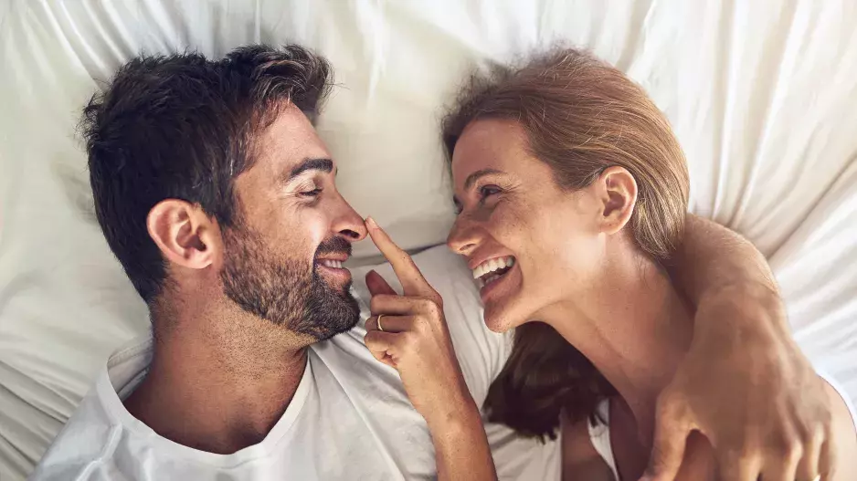 Zapomeňte na fitko nebo běh: Vyzkoušejte nejlepší postelové polohy, díky kterým shodíte až 5 kil a vytvarujete postavu