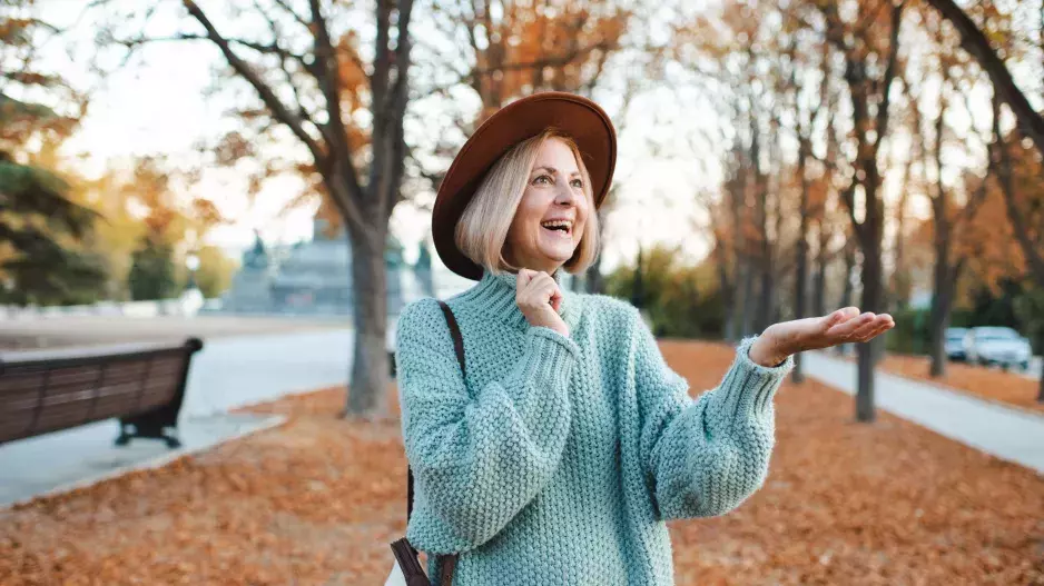 Pleteniny vládnou podzimu 2024: Vzory a střihy, ve kterých omládnete. Uberou nejen roky, ale i kila