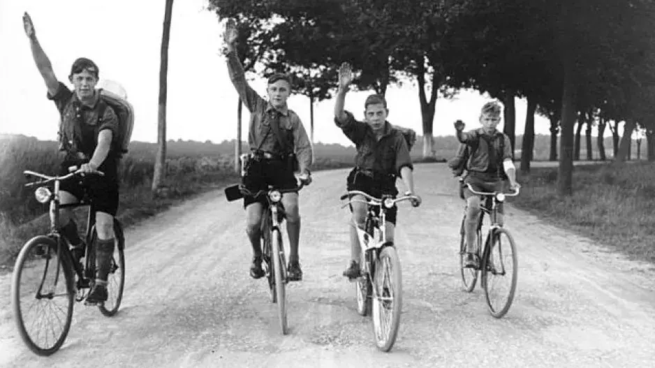 Výchovná organizace Hitlerjugend: Navenek poslušná Hitlerova dětská armáda, uvnitř Svaz německých matrací