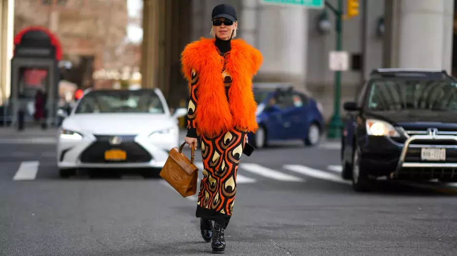 Dlouhé a midi zimní vesty se vrací do módy: Come-back devadesátek v novém stylu, některé seženete již od devíti stovek