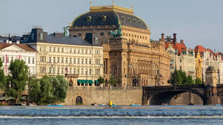 Kvíz: Národní divadlo v Praze jako symbol české kultury a hrdosti. Zkuste odpovědět na 10 otázek o "zlaté kapličce"