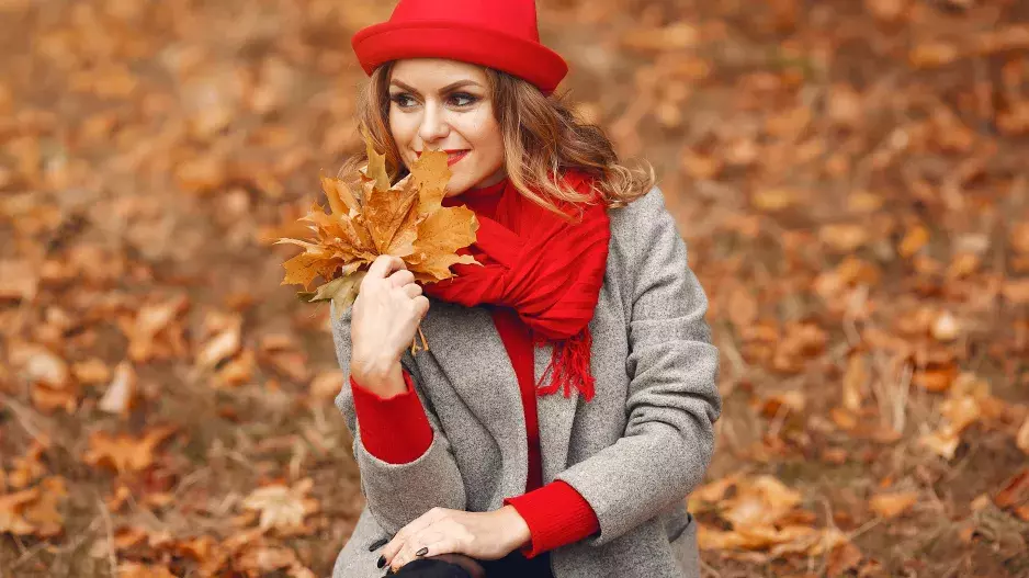 Největší módní chyby, kterých se můžete v sezóně podzim/zima 2024 dopustit: Černá je passé, letos vládnou výrazné barvy