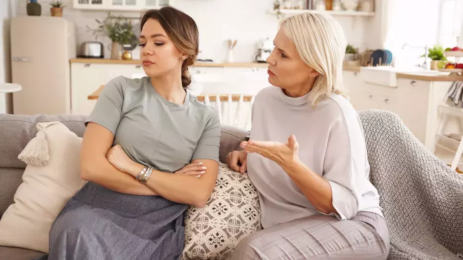 “Mami, postarám se o tebe, ale nebudeš mi diktovat, jak to mám dělat,” píše své mámě Dominika. Maminka by chtěla svou dceru k sobě nastěhovat