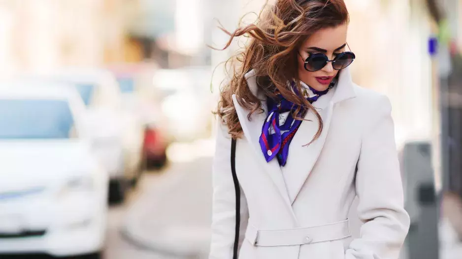 Vypasované kabáty a bundy vykouzlí dokonalou siluetu i v zimě. Napište si o ně třeba Ježíškovi, dokáže to už za 1200 Kč