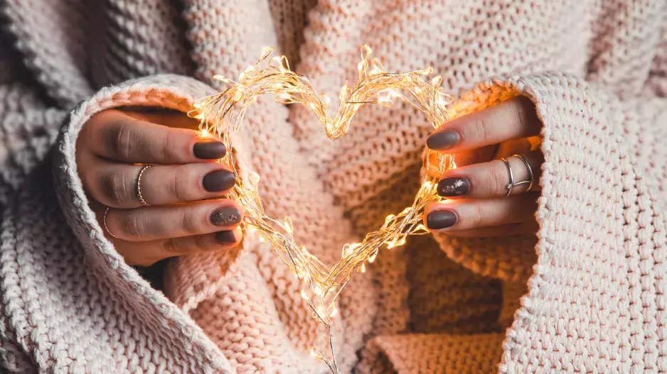  Nejkrásnější vánoční nehty 2024: Vyberte si dokonalý sváteční design, který bude zároveň minimalistický a elegantní