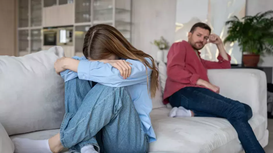 Partnerovo chování vám ubližuje? 5 způsobů, jak zdravě reagovat. Hlavně nic neuspěchejte