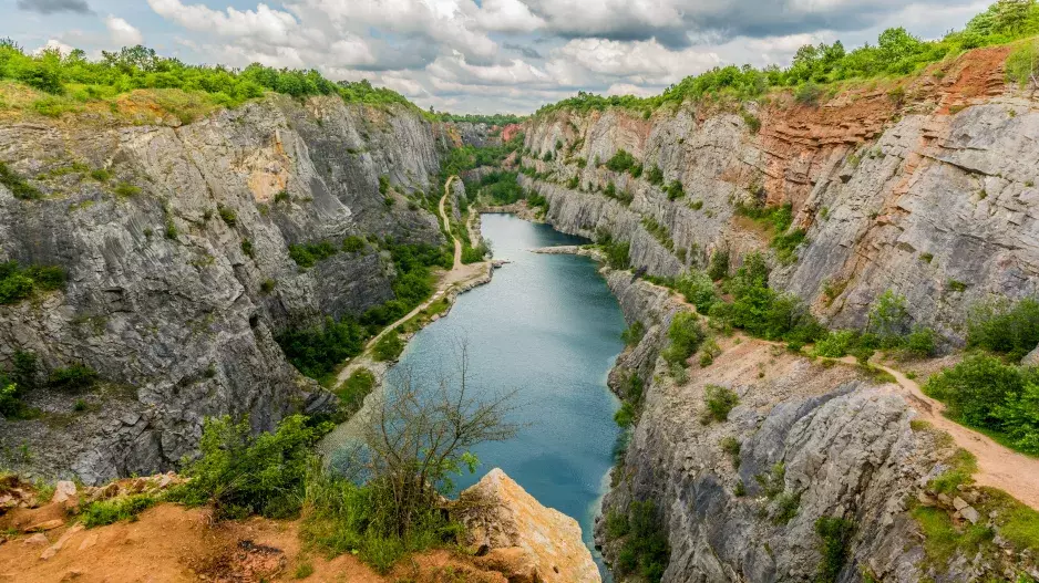Lom Amerika dle ezoteriků ukrývá vchod do jiné dimenze a straší tu nacistický duch
