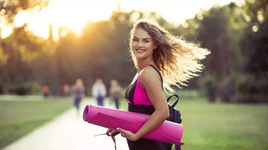 Nejlepší cvik na doslova vosí pas bez námahy. Je supersnadný, zabere pár minut a výsledek je dokonalý