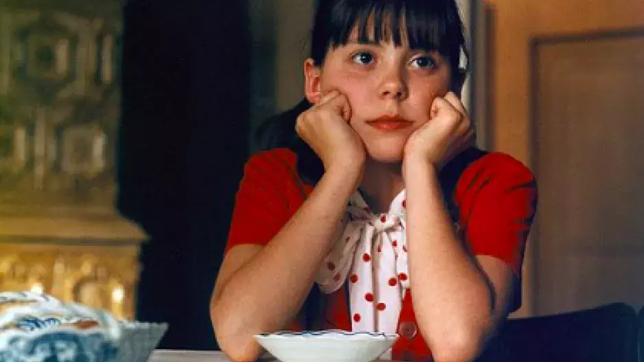 Co dnes dělá Uzlinka z Pelíšků: Mladá herečka se vdala a porodila, letos se po 25 letech vrátila na filmová plátna