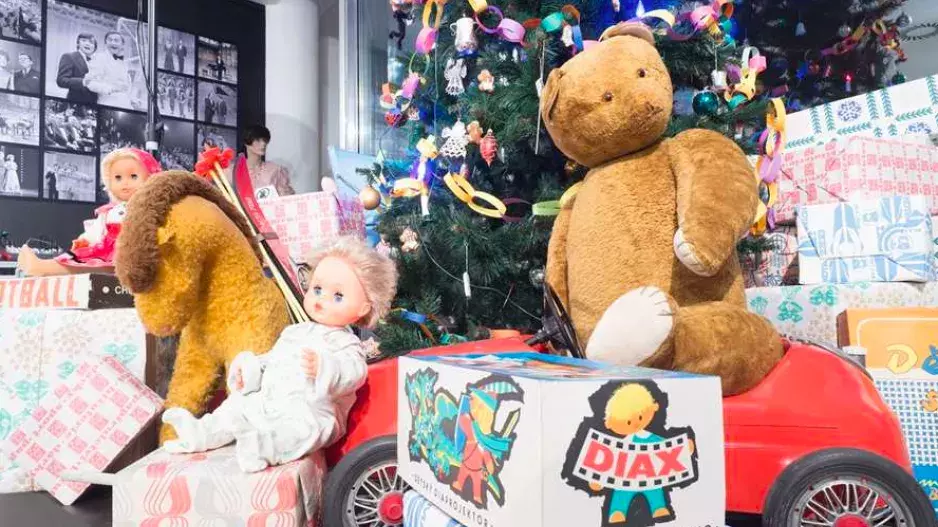 Jak vypadaly Vánoce za socialismu: O Ježíškovi se nemluvilo, domácí požáry byly běžné, v televizi běžel Mrazík