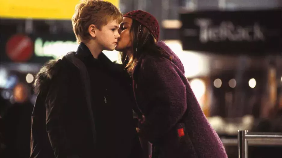 Láska nebeská: Co dnes dělá zamilovaný dětský pár z kultovního vánočního filmu? Sam se zasnoubil, Joanna stále zpívá