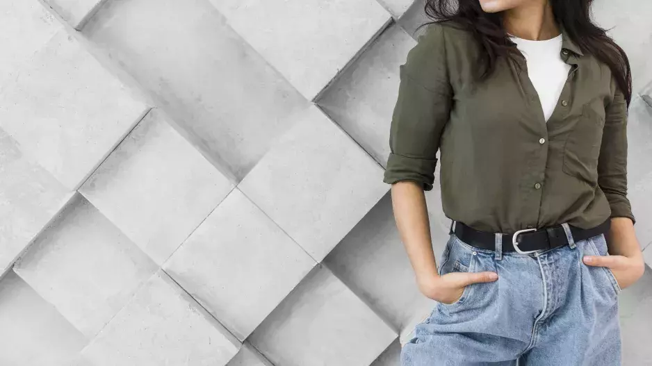 Široké džíny ze 70. let jsou must-have kouskem do nového roku. Jsou pohodlné a pomohou nám schovat povánoční kila, Francouzky je milují