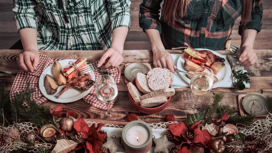 3 znamení zvěrokruhu, kterým vánoční debužírování způsobí zdravotní potíže. Kozorozi by si měli dát ovoce, Raci se zase vyspat, Panny neochutnávat
