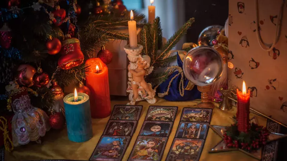 Tatorový výklad od kartářky Alice Cross do konce roku: Vychutnejte si alchymii Vánoc a 12 dnů zázraků