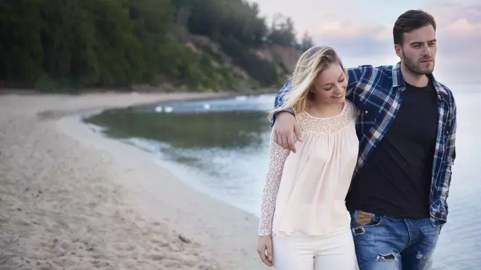 “Chtěla bych na Vánoce do teplých krajin, ale tchyně to nedovolí,” stěžuje si Lýdie. Tchyně rodinu vydírá, že jsou to její poslední Vánoce