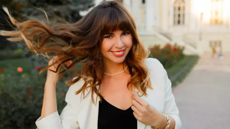 Pokud je vám více než 50 let, vyhněte se některým oblíbeným účesům: Zvýrazní vrásky a jsou nepraktické