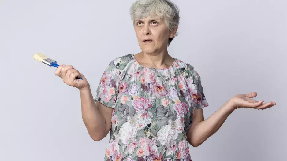 “Mami, pomůžu ti a ráda, ale nemůžeš mě takhle komandovat,” píše Lucie dopis mámě. Ta za pomoc považuje i odvoz na kafíčko s kamarádkou