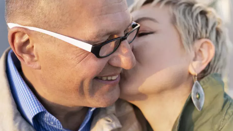 Půl roku a dost, pak růžové brýle spadnou. Zamilovanost netrvá dlouho, láska tím ale nemizí, tvrdí odborníci