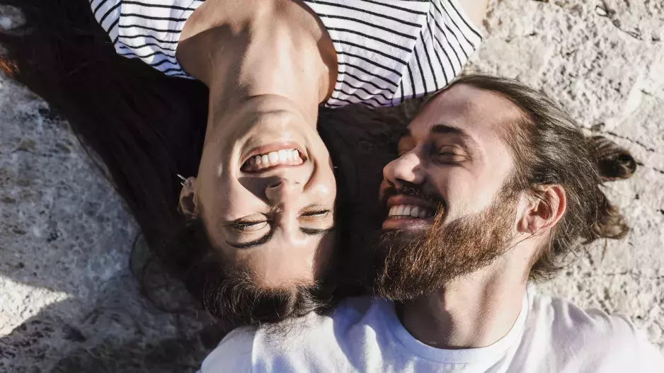 Pravidlo 5:1 vám zajistí šťastný a dlouhodobý vztah. Co pro něj udělat? Zaměřte se na společné chvíle a naslouchejte, říkají odborníci