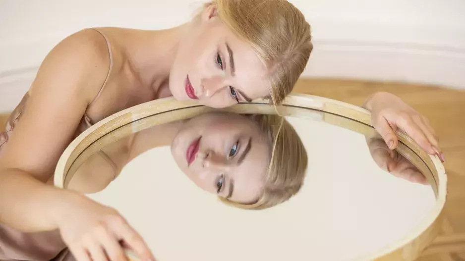 Magická síla zrcadel. Proč by neměla být v ložnici a co se skrývá za odrazem obrazu v zrcadle pro jednotlivá znamení