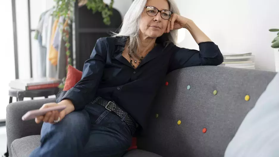 “Snacha mě odstřihla od rodiny, ale peníze a dárky si vezme ráda,” nechápe synovu ženu Eva. Svého syna ani vnoučata nevídá, rozhoduje snacha 