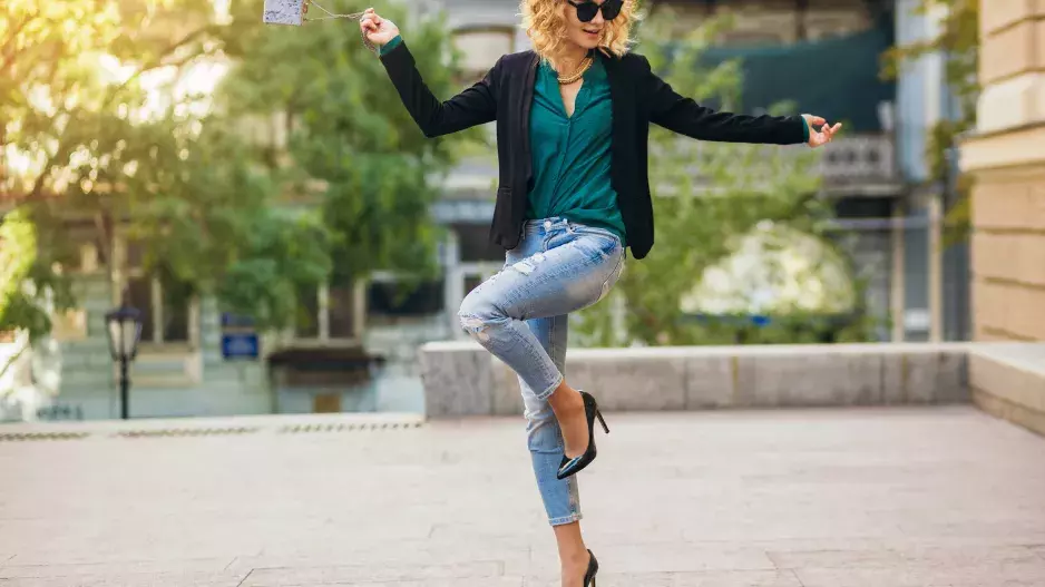 Nesnášíte zvonáče? Pak máme skvělou zprávu: Rok 2025 hlásí návrat skinny jeans v překvapivě jiné podobě