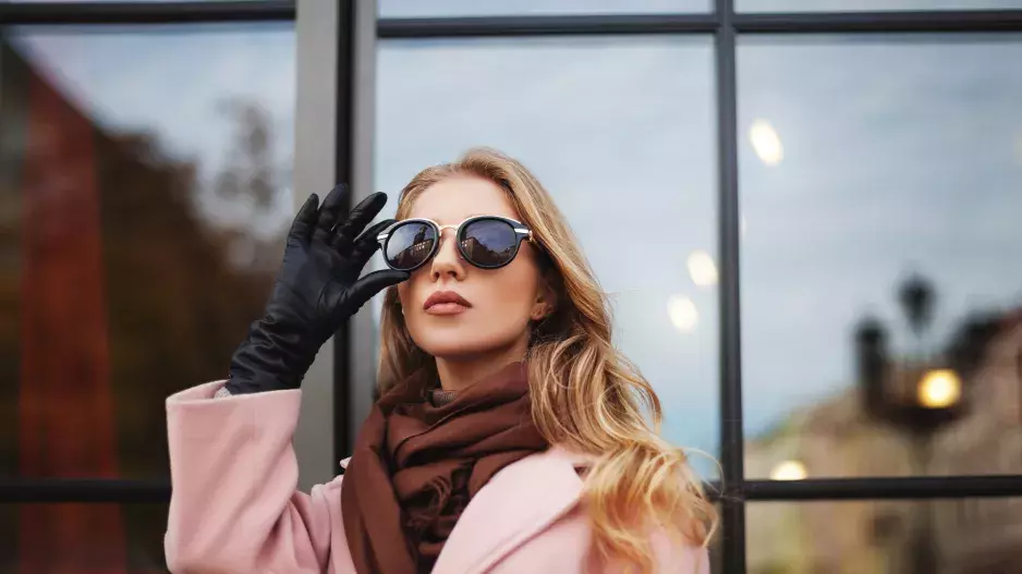 Jeden obyčejný zimní doplněk si podmaní módní trendy 2025 a povýší vaše oblečení na luxusní úroveň