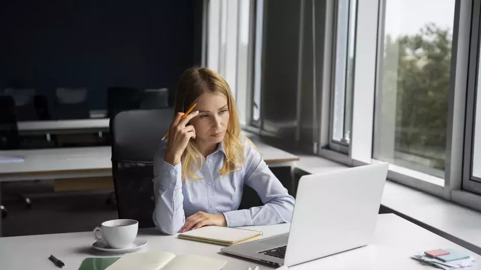 ​Jen na chvíli vypnout: Duše zaměstnanců strádají i kvůli práci. Co na to zaměstnavatelé, ptají se odborníci v novém výzkumu