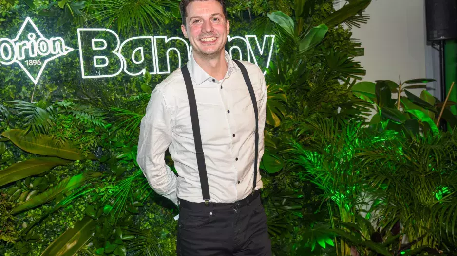 Video: Pracuje jako číšník, ale milují ho tisíce lidí. Martin Hranáč dvacet let po reality show Vyvolení