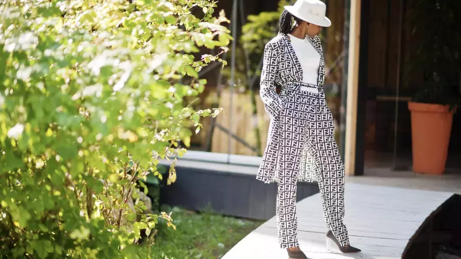 Jakým vzorům se vyhnout po 50 a čím je nahradit: Nebojte se květin, pruhů ani zvířecích vzorů, ale noste je podle tohoto pravidla