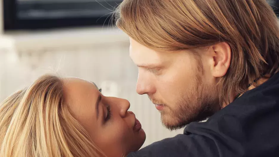 “Miluji svého muže, ale i tak si občas dopřeju bokovku. Neumím s tím nic dělat,” zoufá si Ilona. Přemýšlí, že vyhledá terapii, podvádět prostě potřebuje