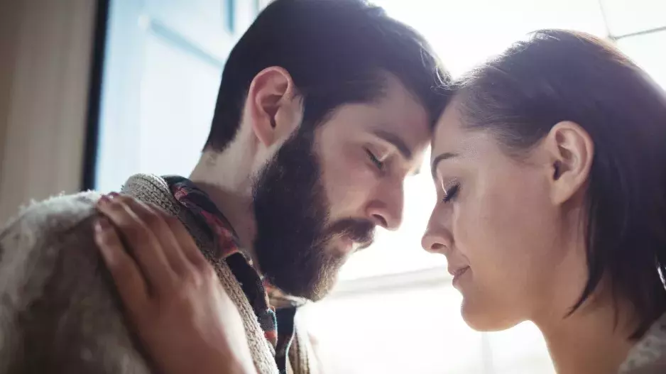 “Partner chce na Valentýna zkoušet různé praktiky, ale já ne,” neví si rady Sandra. Má raději konzervativní milování, bičík ji neláká