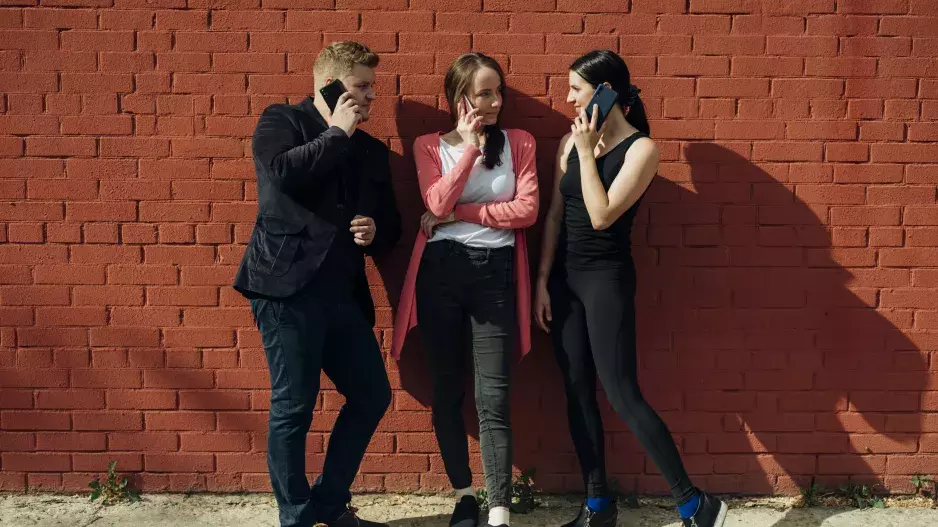 “Jsme tři sourozenci, ale ani jeden se nechceme starat o rodiče. Nevím, jak tohle dopadne,” píše Hanka v obavách. Jsou z generace, která nemá čas