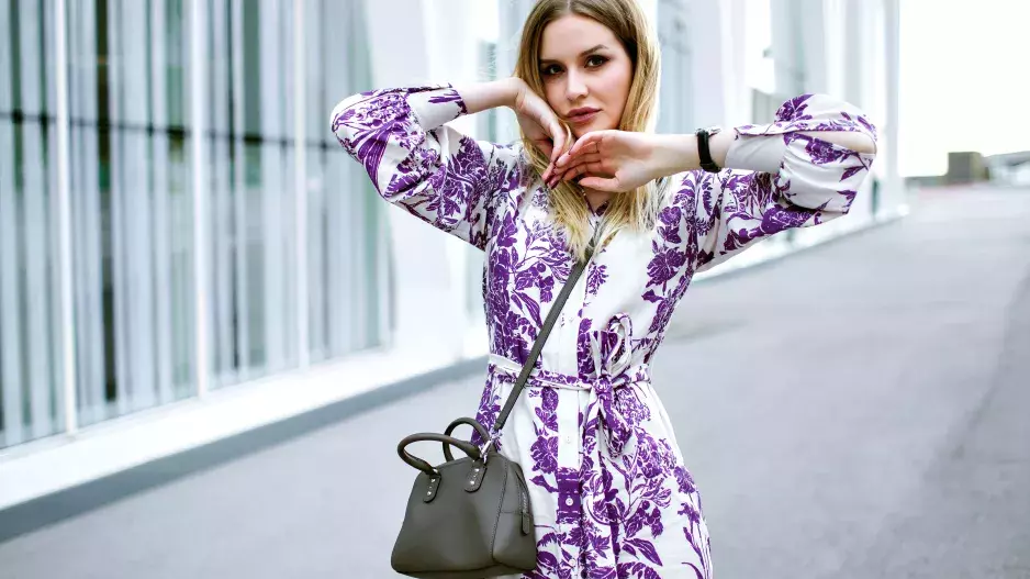 Tahle neoblíbená barva bude barvou jara 2025. I ve fialové či levandulové ale můžete vypadat elegantní bez ohledu na věk