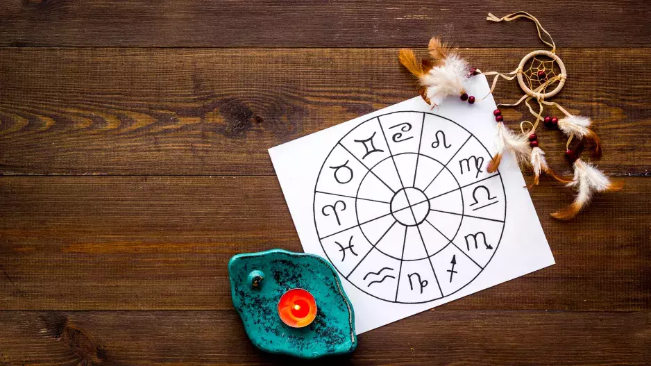 Největší podrazáci zvěrokruhu: 5 znamení, která se na vás budou usmívat, následně vám vrazí kudlu do zad