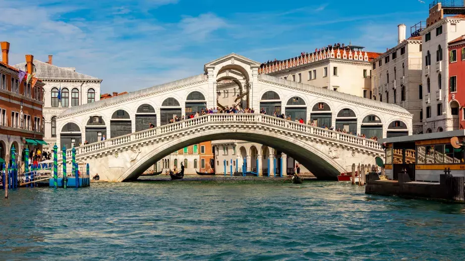 Kvíz: Jak dobře znáte nejzajímavější mosty světa? Zkuste si tipnout nejen polohu, ale i jméno či řeku, nad kterou stojí. Plný počet dá jen znalec