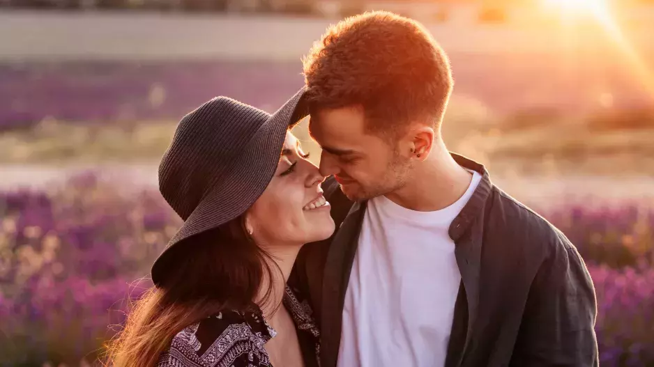 3 znamení zvěrokruhu, u kterých si můžete být jisti, že se vám z nich podlomí kolena. Kdo je mistrem v líbání? Obdiv si samozřejmě zaslouží Lvi