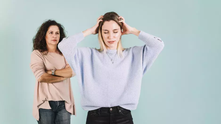 “Moje dcera vychovává své děti úplně špatně a nechce si nechat poradit,” zlobí se Jarmila. Ráda by dceři do výchovy mluvila, ale ta to odmítá. Co na to odborník?