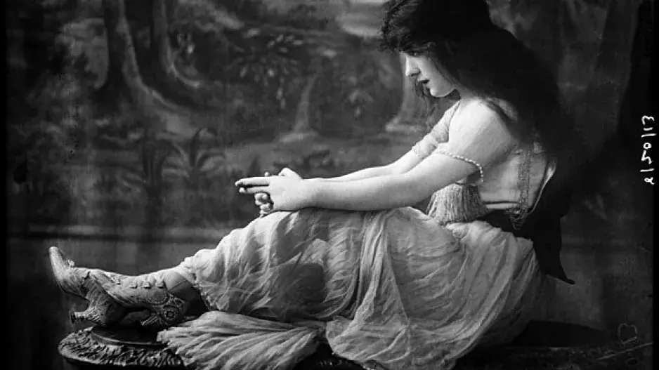 Čtrnáctiletá sboristka a modelka Evelyn Nesbit: V posteli se jí střídali dva nápadníci, jeden skončil v blázinci, druhý s polovinou obličeje