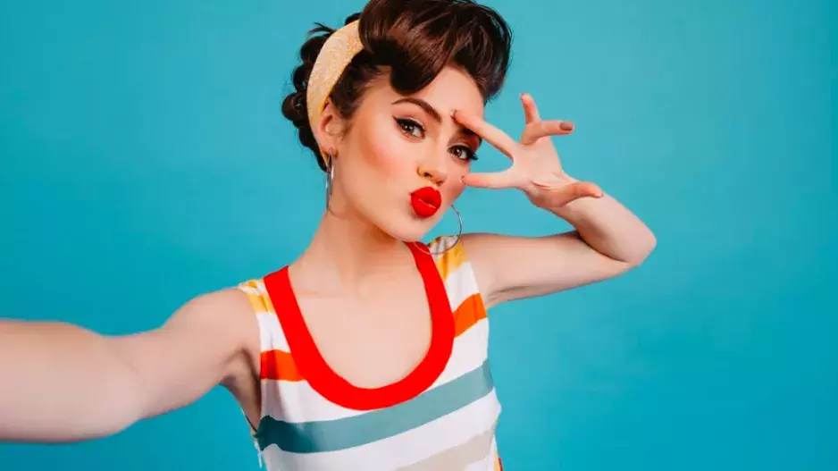 Drdoly, trvalá, spálená blond: Naše maminky a babičky je milovaly, my bychom v nich nevyšly ven. Kudrlinky nahradily tyto trendy účesy