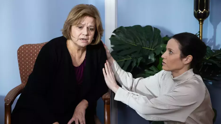 Seriál Ulice: Vlasta Hanušková zkolabuje, budete si dělat starosti o Mária, Báru čeká překvapení v posteli a Soňa plánuje nové manipulace