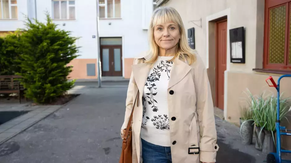 Seriál Ulice: Vrací se Simona Hložánková, Bára se utápí v nejistotě, bude zasahovat záchranka a na Prokopa čeká past